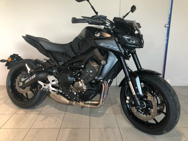 Yamaha mt09 akrapovic 1